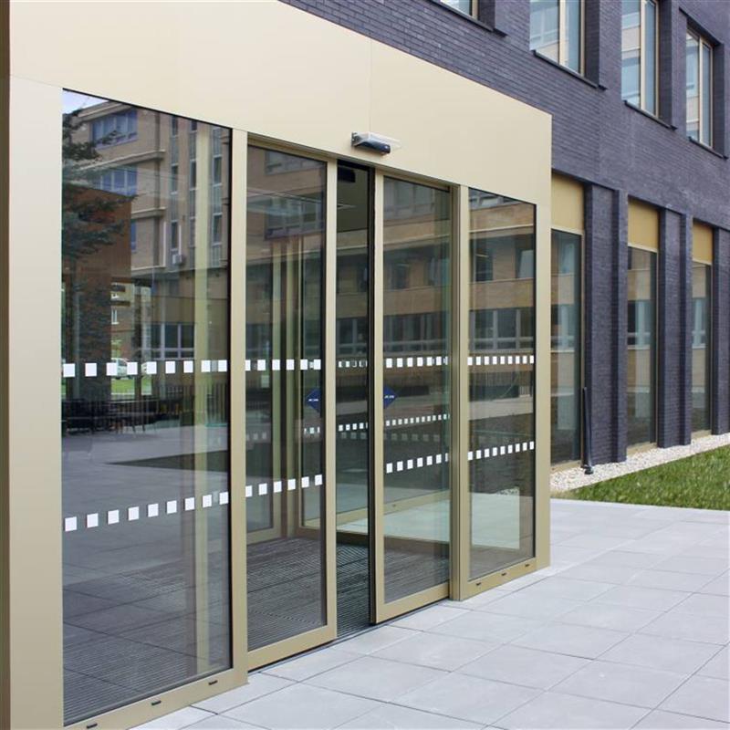 automatické posuvné dvoukřídlé dveře pro Masarykovu univerzitu Brno