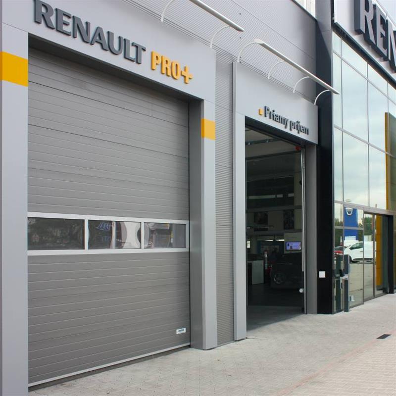 reference na sekční zateplené vrata pro autosalon