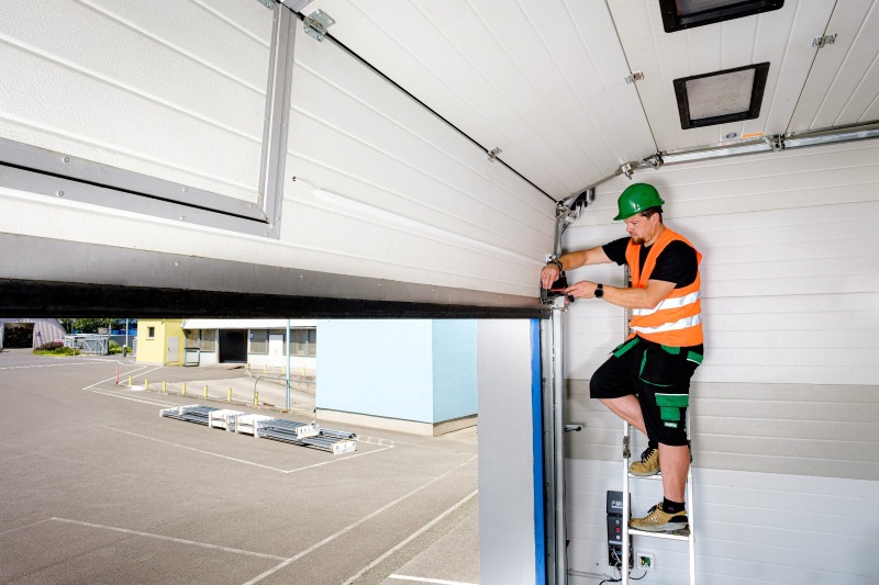 Servis sekčných brán profesionálom zo spoločnosti SPEDOS Servis sekčných brán SPEDOS